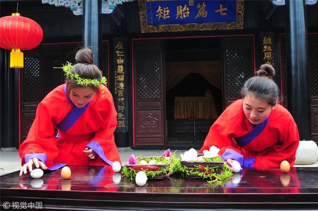 立蛋迎春分 Spring equinox marked with egg traditions