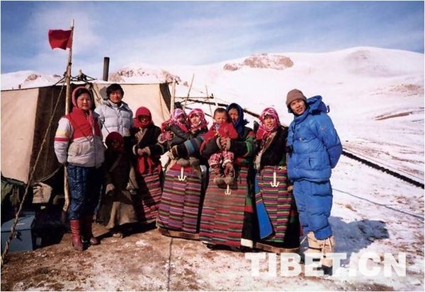 Writer Records Scientific Expedition to Qinghai-Tibetan Plateau