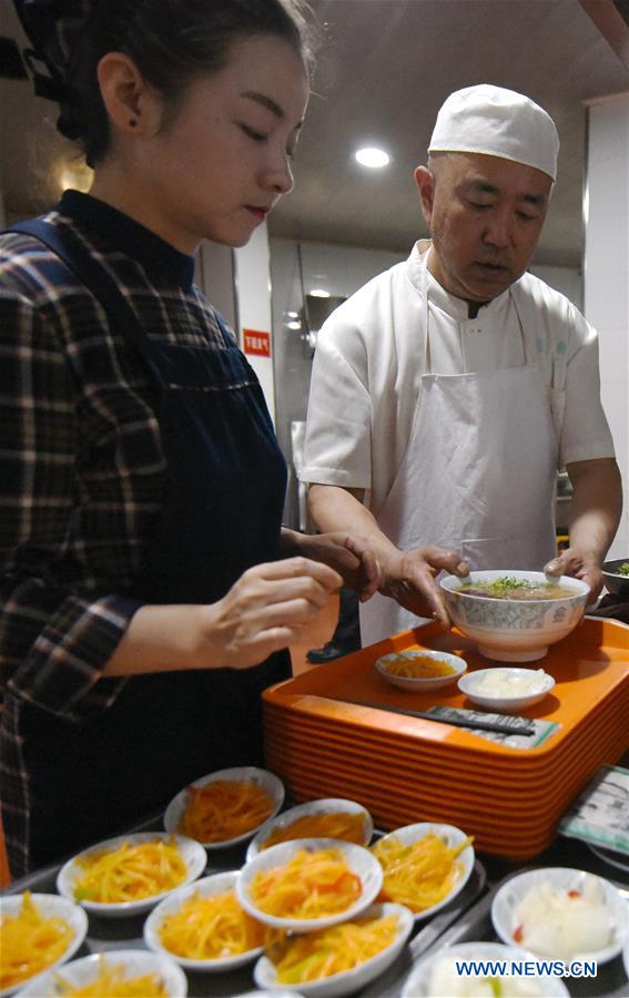 Lanzhou beef noodles wins fame both at home and abroad