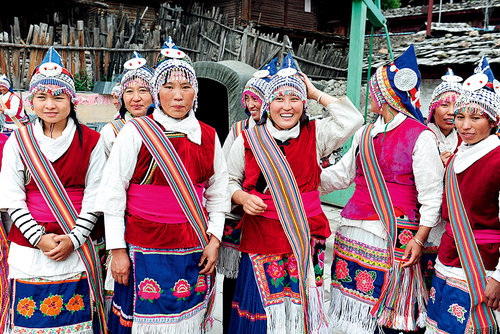 Tongle: Hometown of Lisu's Dwellings, Dancing
