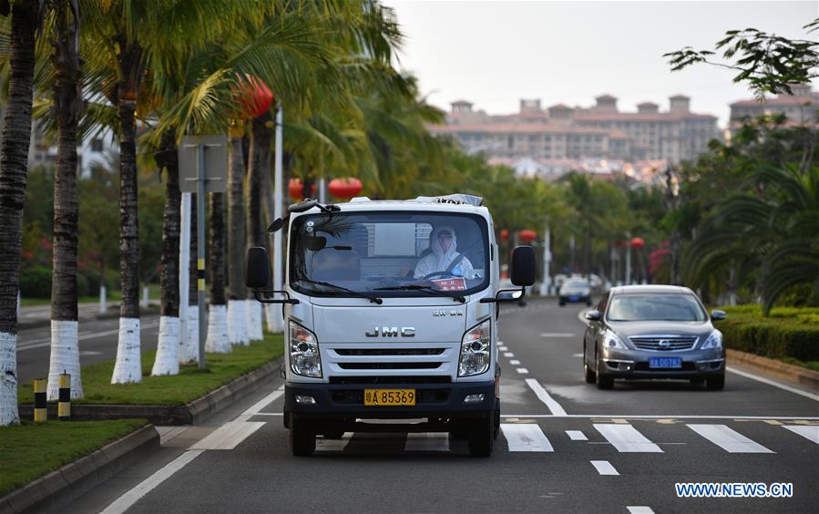 CHINA-HAINAN-SANITATION WORKER-CORONAVIRUS-PREVENTION MEASURES (CN)