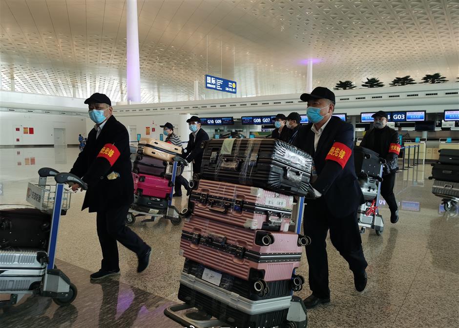 First batch of medics head home from Wuhan